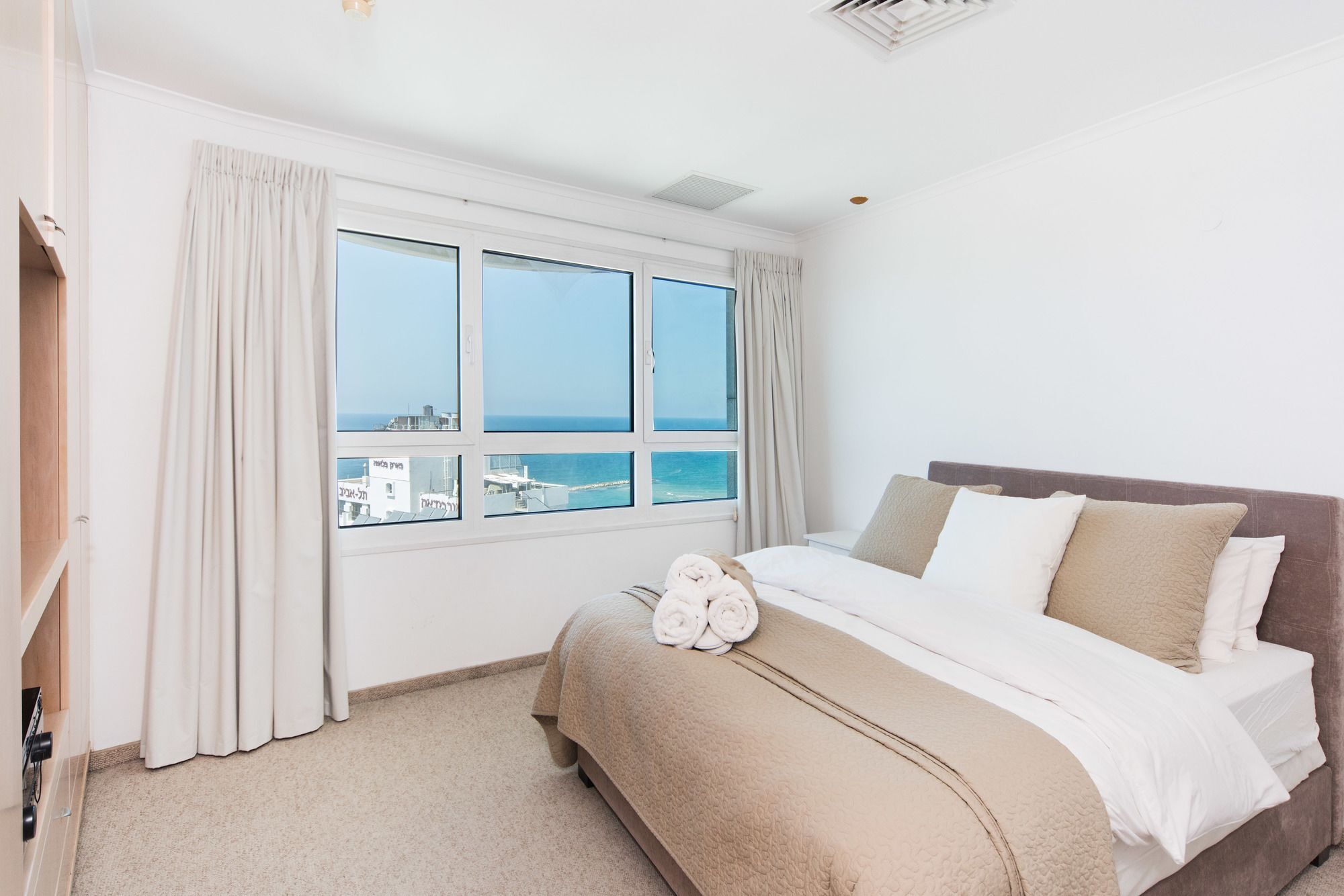 Excellent Beachfront Apt W/ Pool Access By Sea N' Rent 特拉维夫 外观 照片